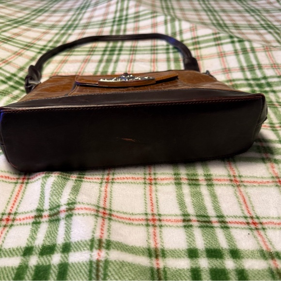 Vintage-Inspired Brown and Black Shoulder Bag with Reptilian Texture - Picture 8 of 14